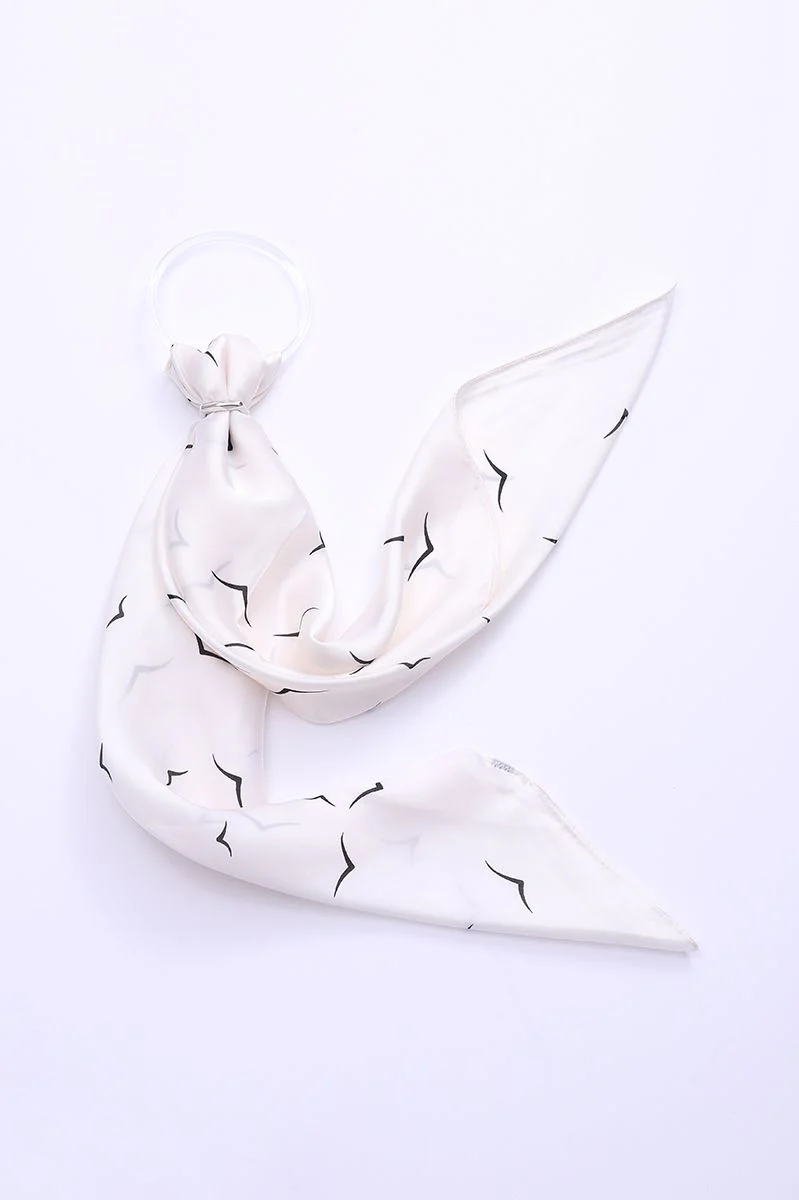 وشاح فولار نسائي بطبعات - Image 7