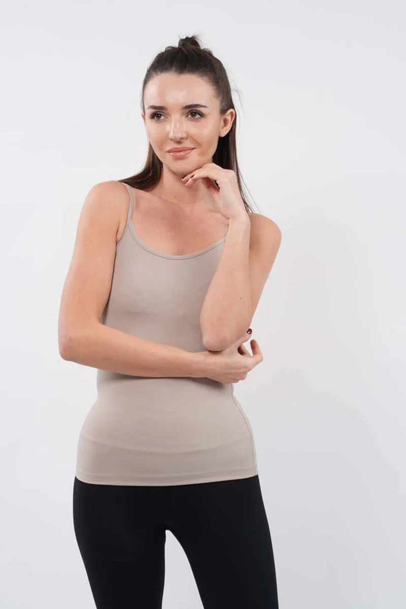 تيشيرت نسائي بيسك بدون أكمام - Image 6